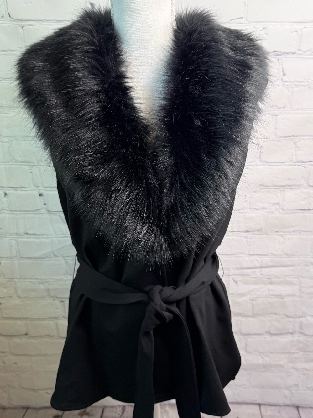 CHICO’S Black Faux Fur Pointe Vest XL